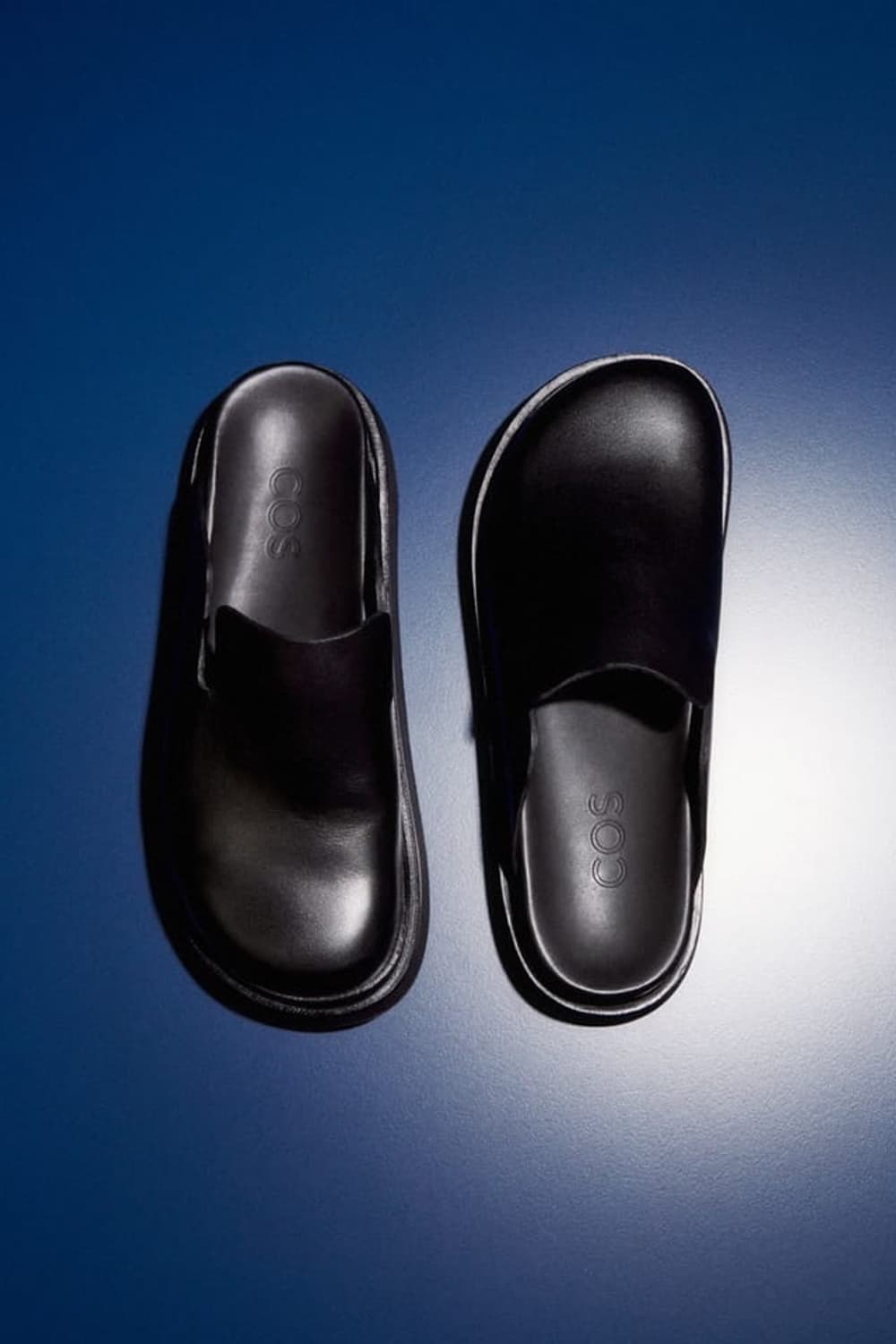 코스 컷아웃 레더 뮬 블랙 상품이미지4