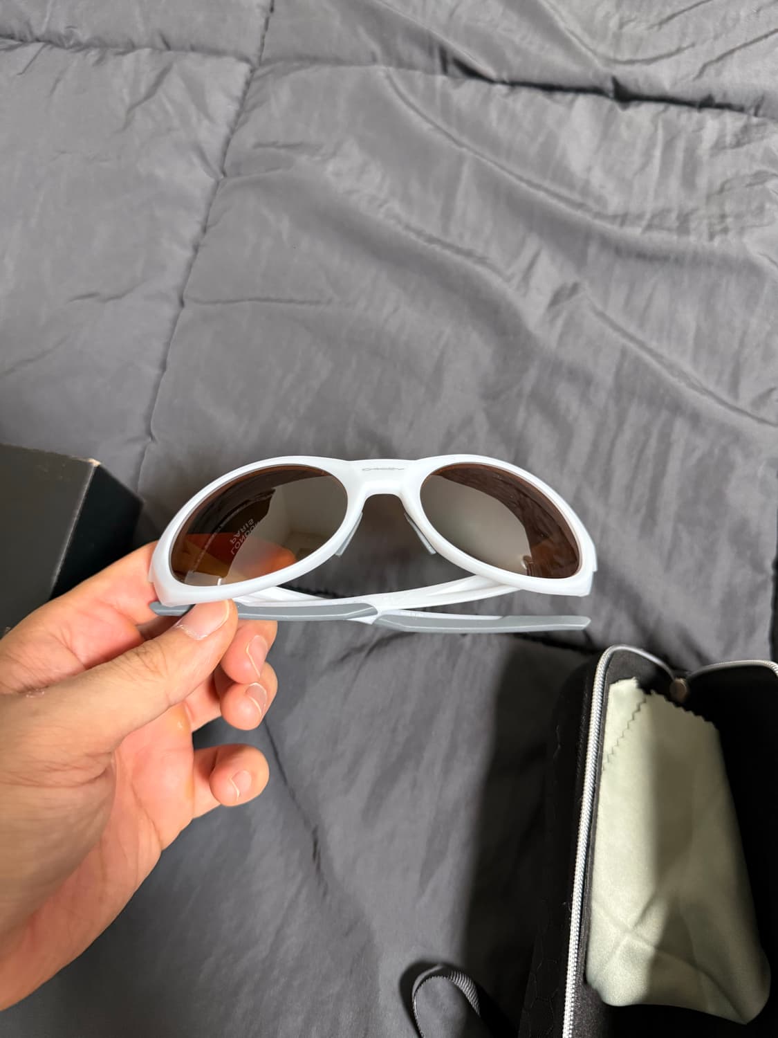 오클리 아이자켓 화이트 (류준열 착용) 상품이미지1