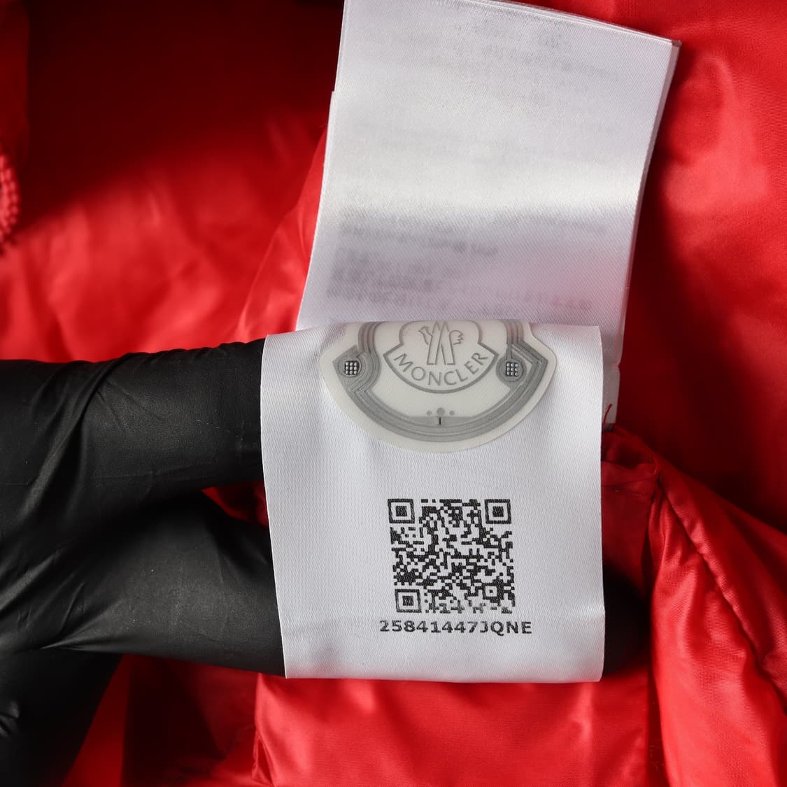 몽클레어 벨벳 코듀로이 다운 재킷 숏 패딩 2WAY 집업 푸퍼 레드
 상품이미지8