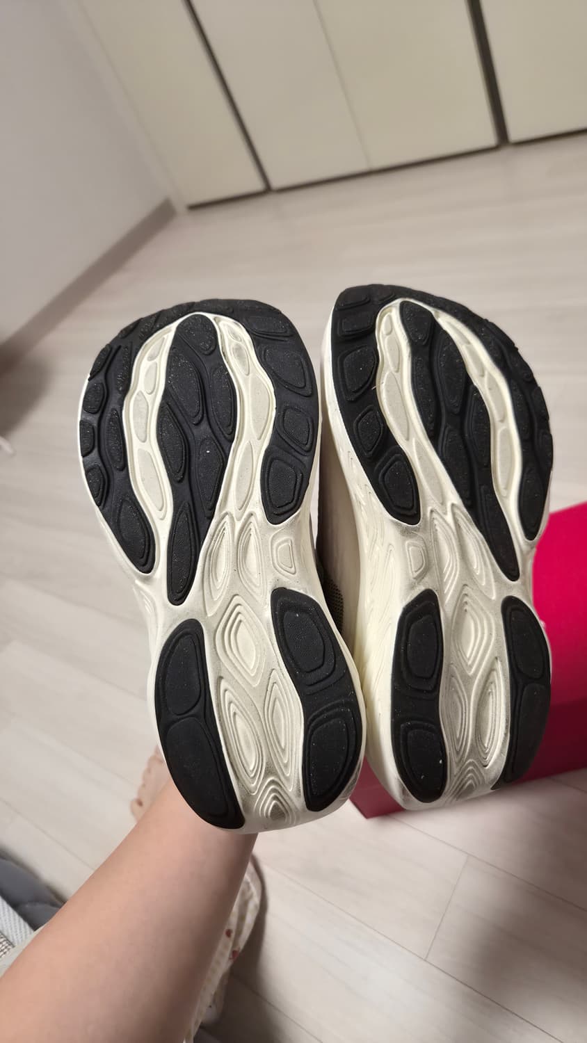 뉴발 1080 240 야외착용 x 풀박 상품이미지3