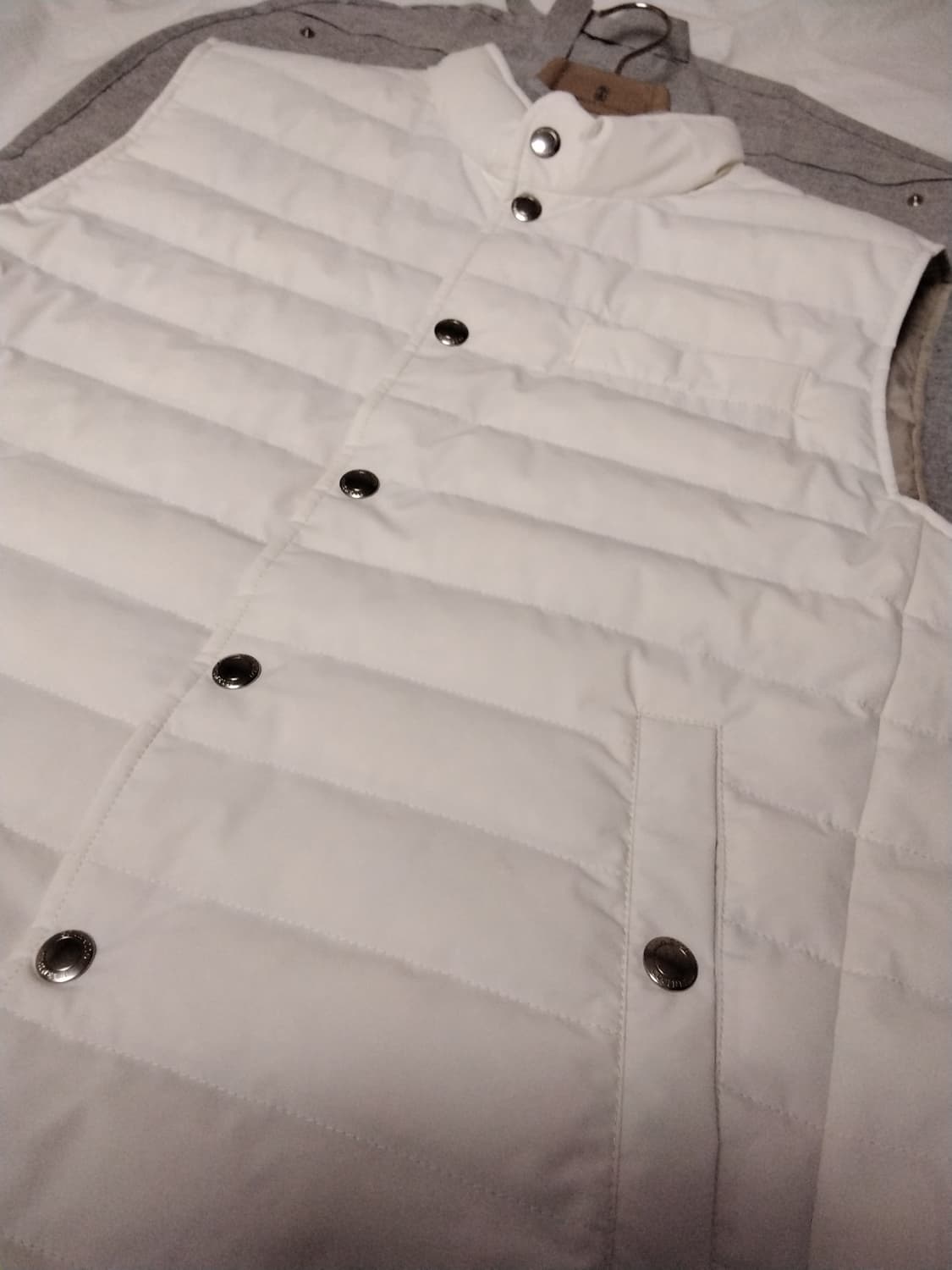 새상품 브루넬로 쿠치넬리  패딩조끼 L  상품이미지2