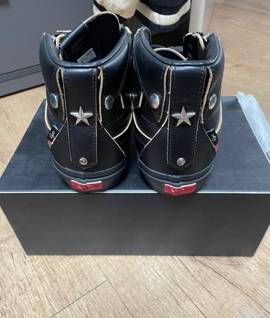 반스 볼트 x 셰인 곤잘레스 스케이트 하이 리이슈 스트랩 VLT LX 상품이미지4