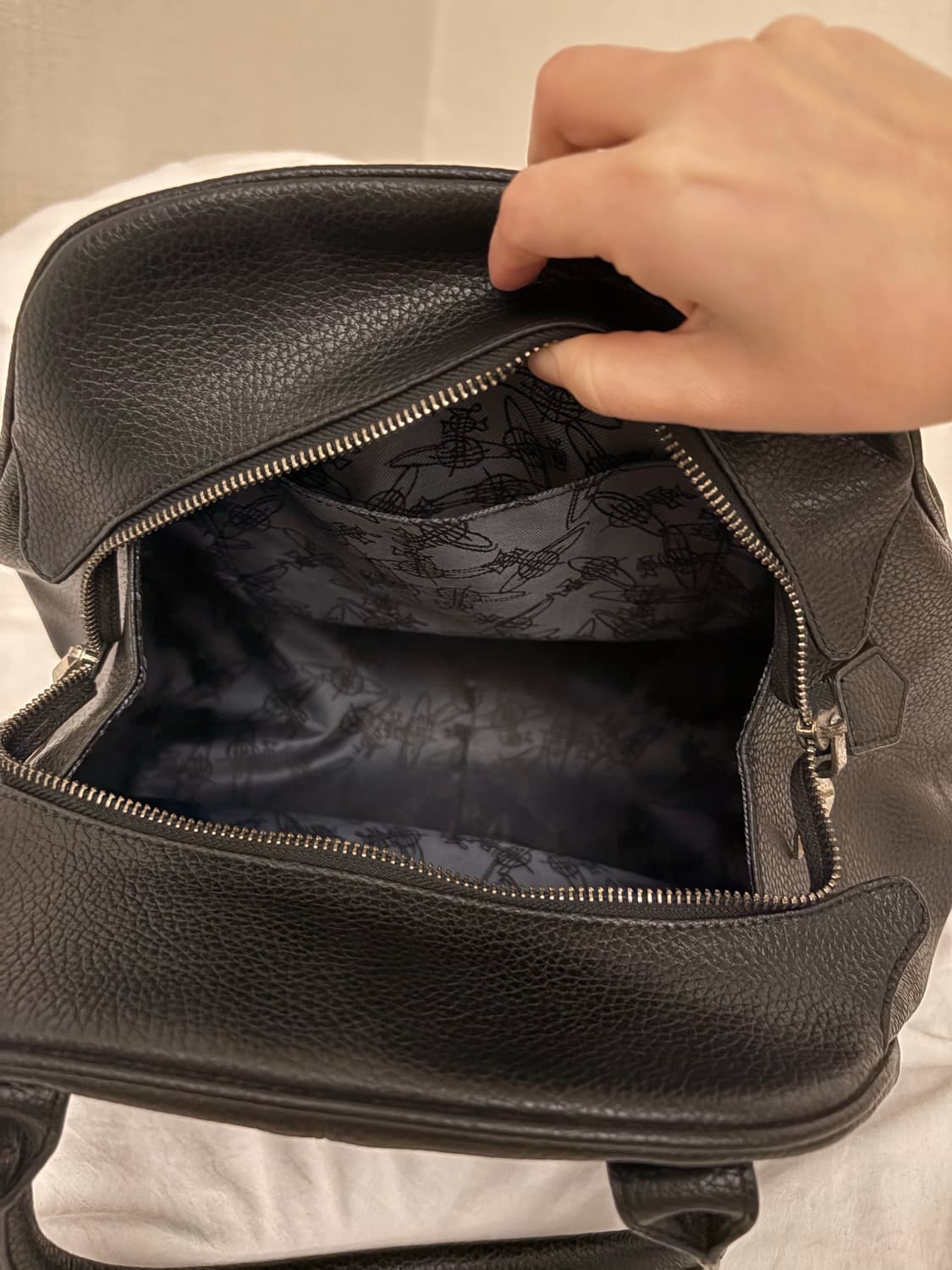 비비안웨스트우드 펀칭 ORB 로고 야스민 토트백 상품이미지6