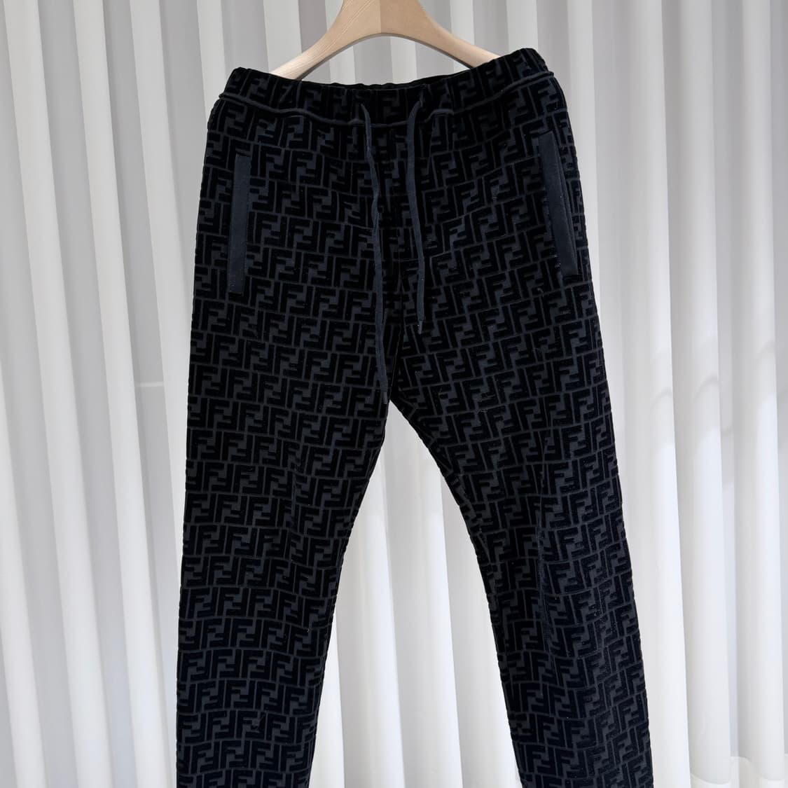 48 / 펜디 FF모노그램 블랙 조거팬츠 상품이미지3