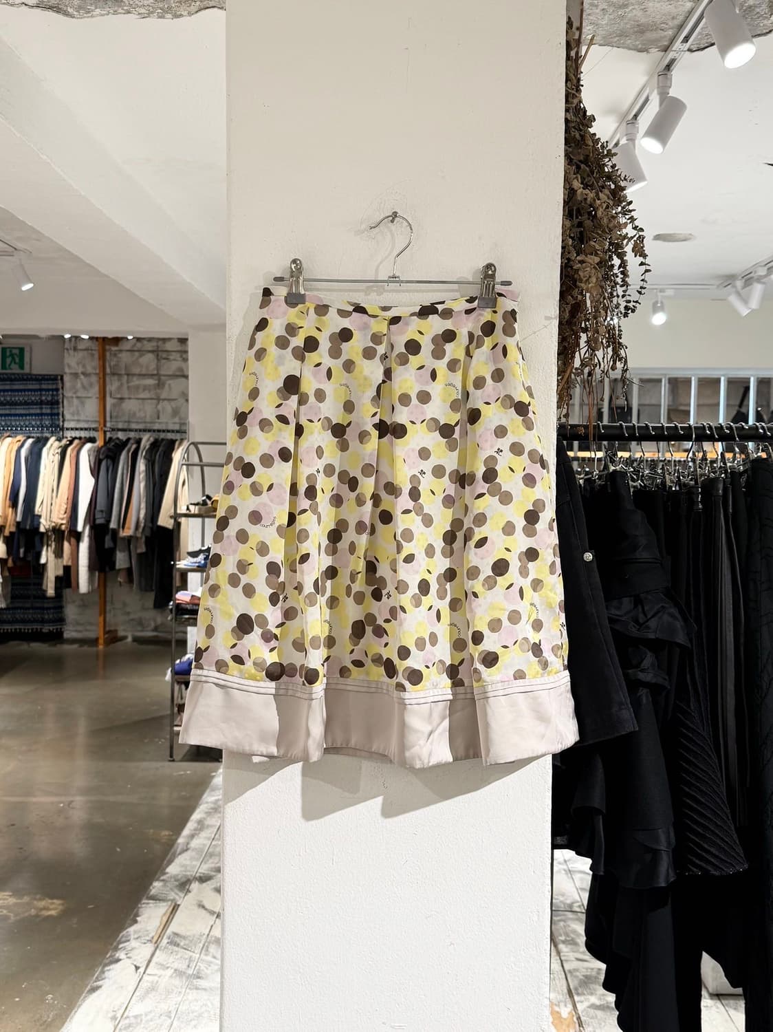 꾸레쥬 멀티컬러 도트 패턴 플리츠 A라인 미디 스커트 상품이미지1