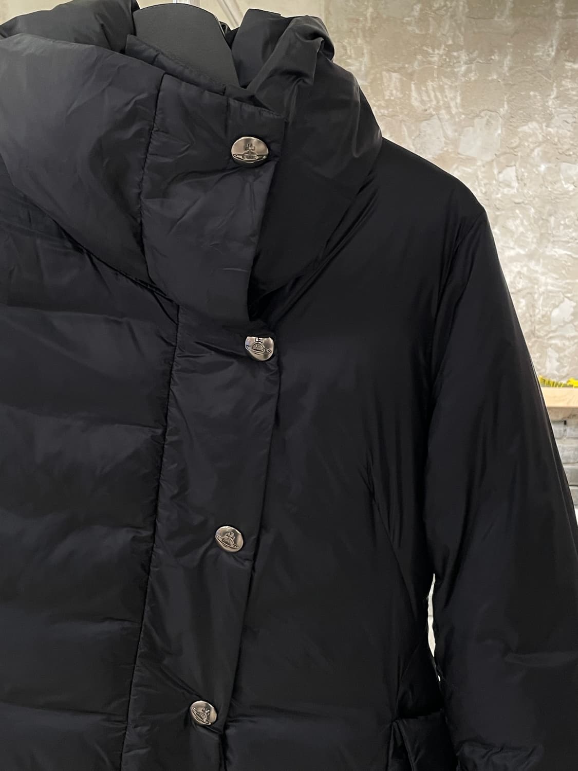 비비안 웨스트우드 앵글로마니아 블랙 하이넥 구스 다운 패딩 상품이미지3