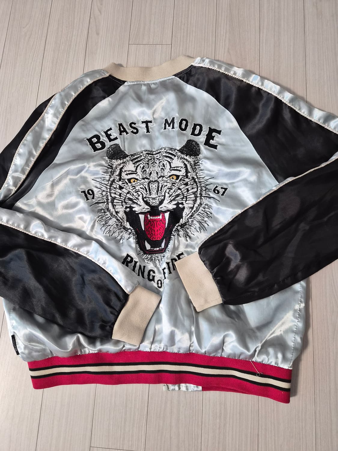 (자수포인트) 링오브파이어 호랑이 사틴 스카잔 점퍼 (사이즈 M) 상품이미지3