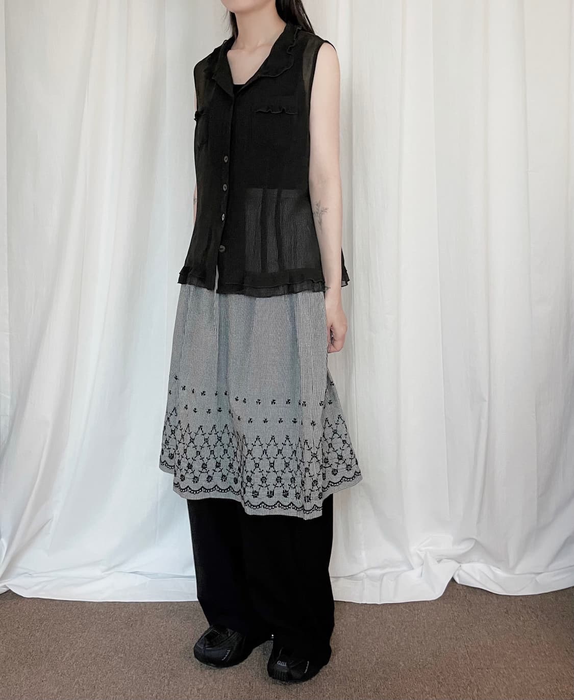 Ruffle Detail Sheer Vest - Dark Brown 상품이미지3