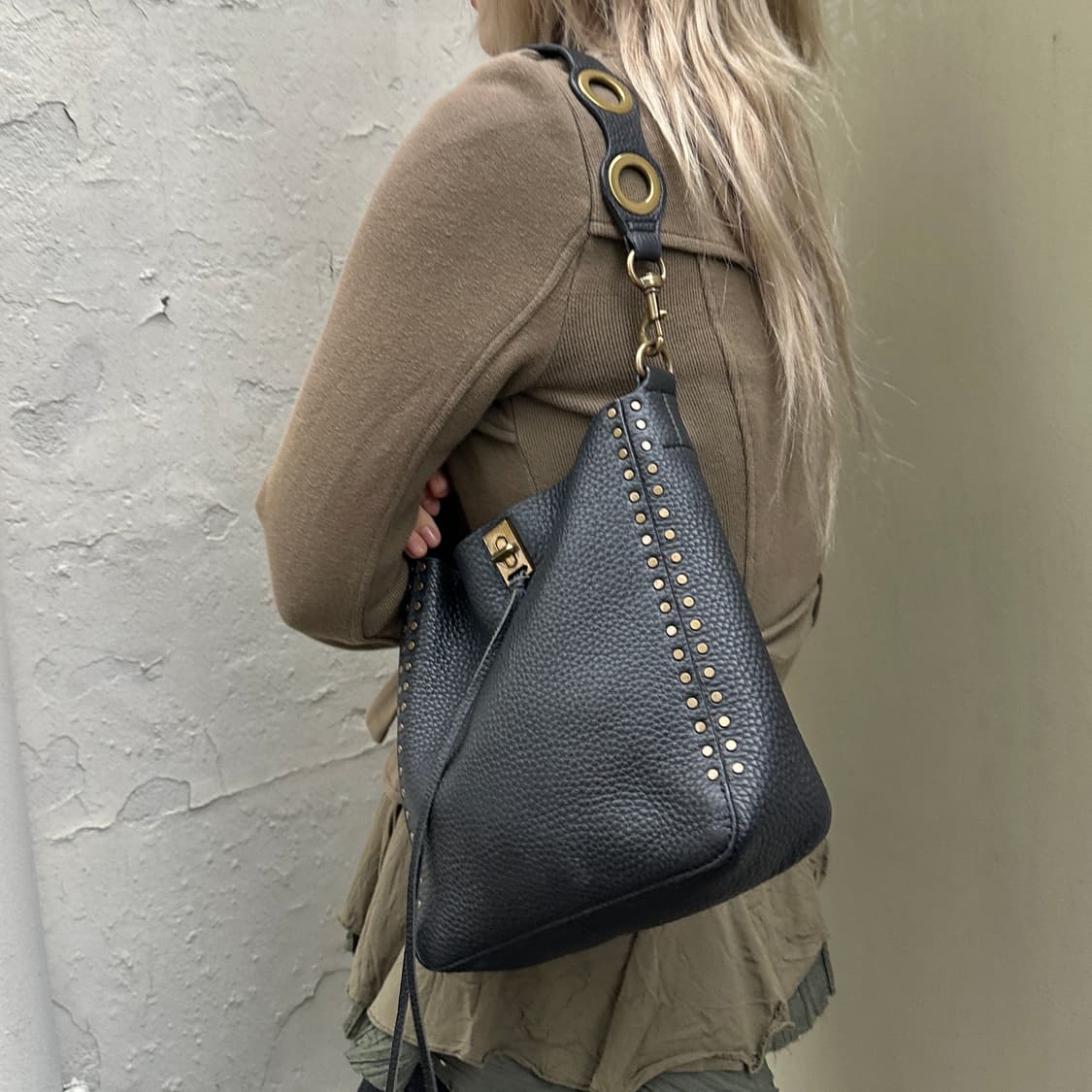 00s 레베카 민코프 가죽 & 앤틱 브라스 숄더백 상품이미지1