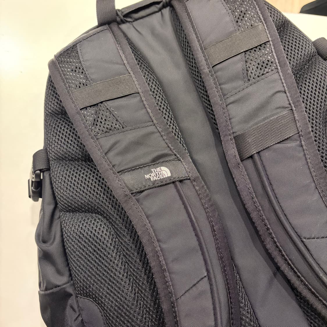 노스페이스 28L 핫샷 블랙 백팩 상품이미지5