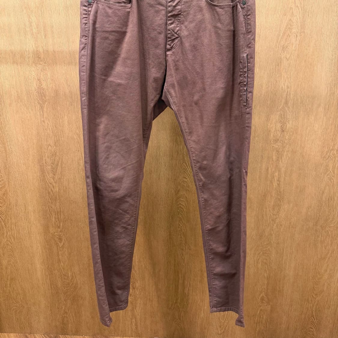 닐 바렛 코튼 팬츠 사이드 싱글 포켓 블랙 로고 디테일 슬림핏 퍼플 상품이미지5