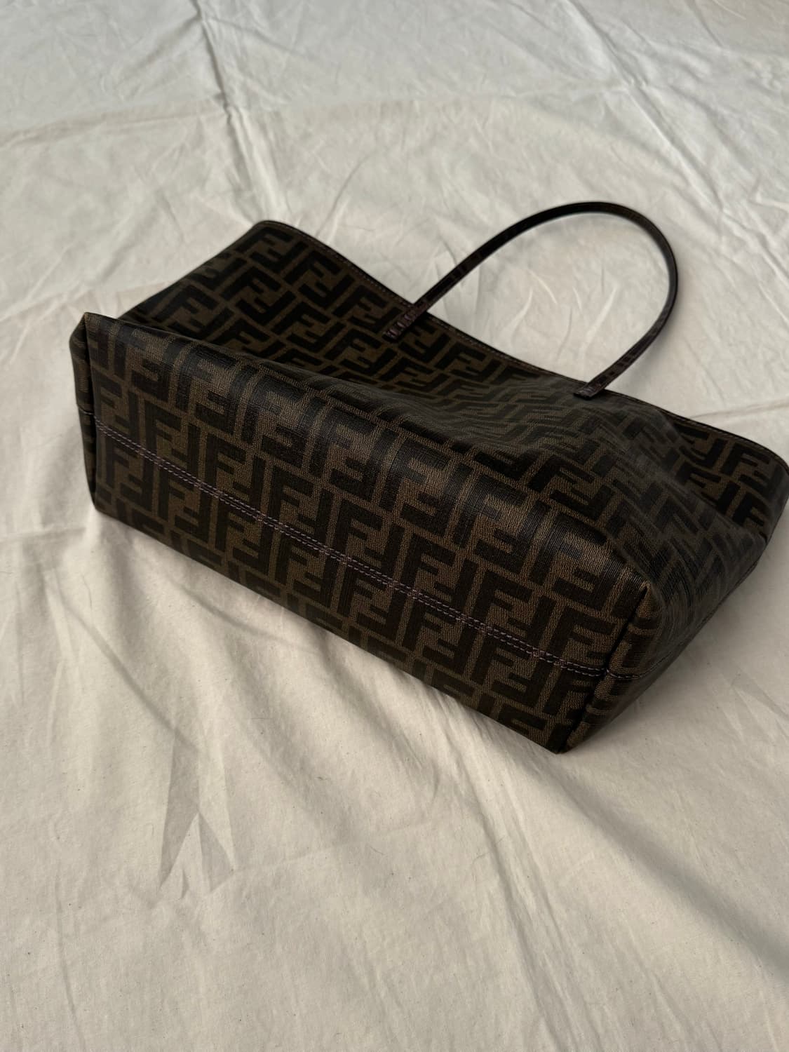 Fendi 주카 쇼퍼백 상품이미지2