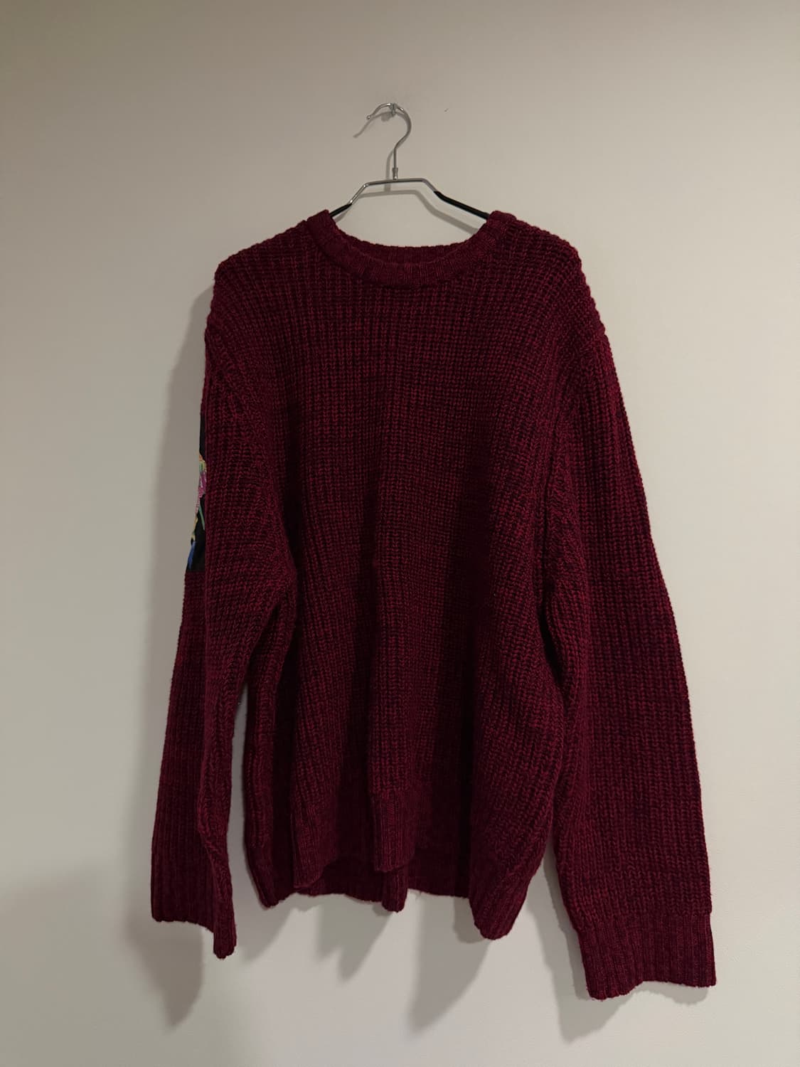 크리스찬 다다 자수 스웨이드 패치 버건디색 니트 스웨터 상품이미지5