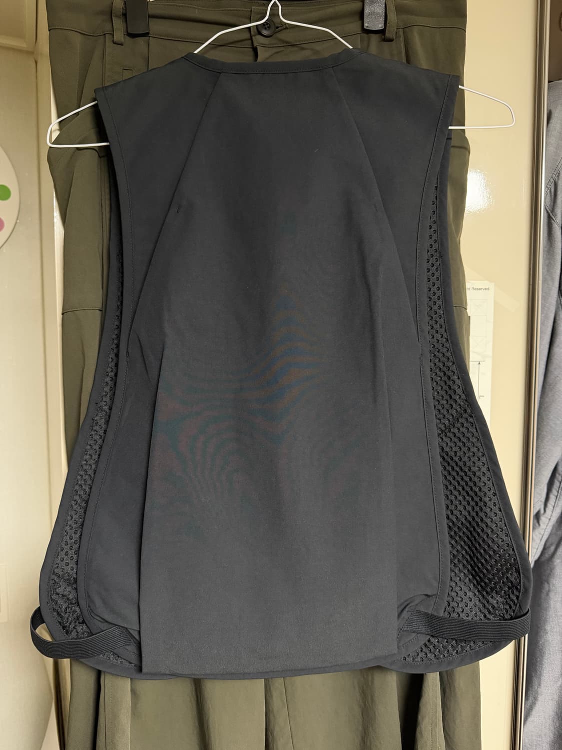 [L] 유니클로U 유틸리티 베스트 블랙 상품이미지3