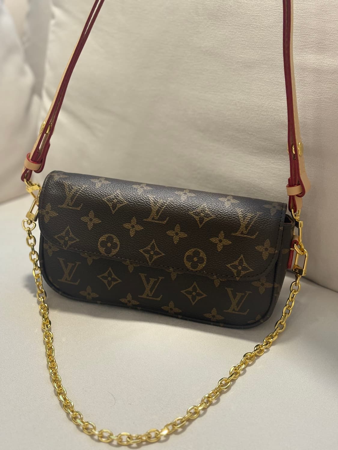 루이비통 WOC 월릿 온 체인 아이비 크로스백(새상품) 상품이미지2