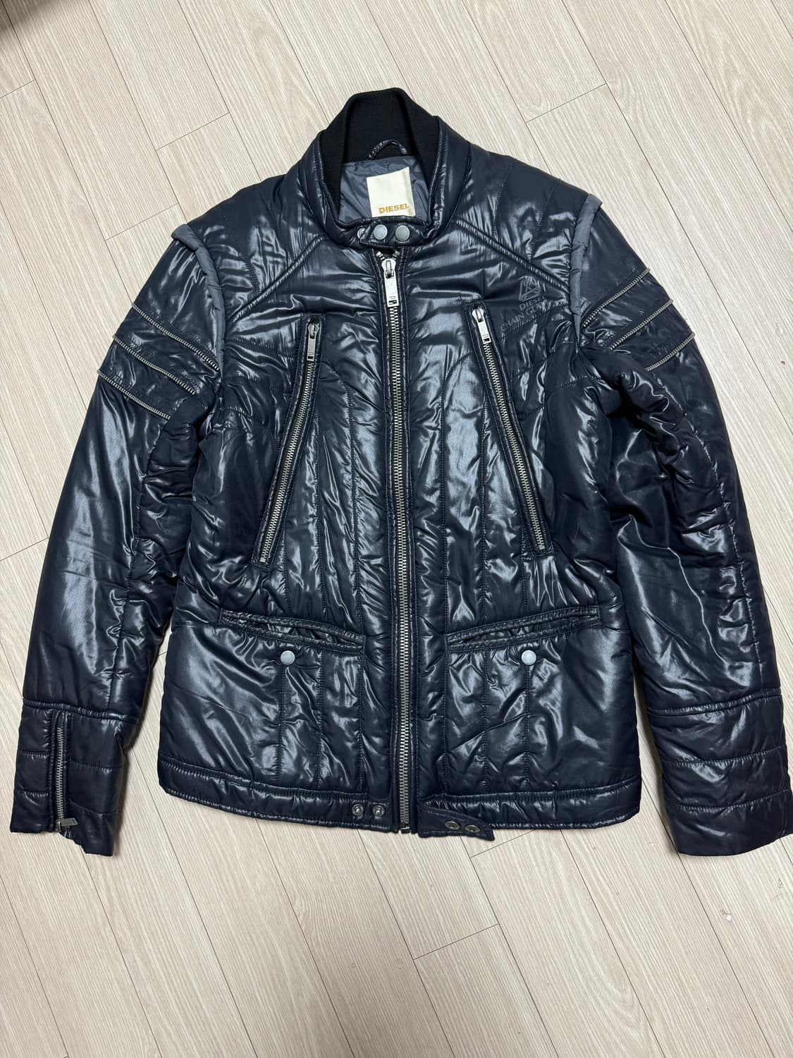 디젤 해체주의 지퍼 디테일 나일론 바이커 경량패딩 상품이미지3