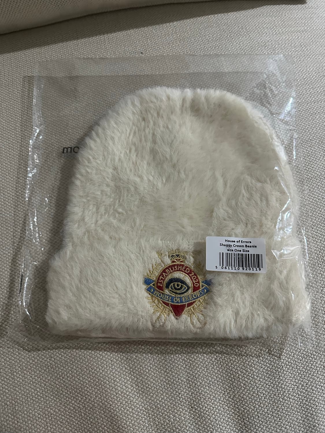 SHAGGY CROWN BEANIE IN CREAM 상품이미지1
