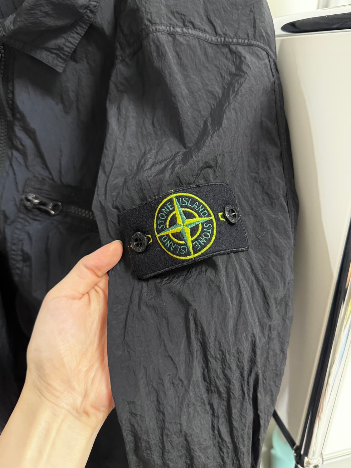 [L] 스톤아일랜드 나일론 메탈 집업 셔츠 블랙 상품이미지2