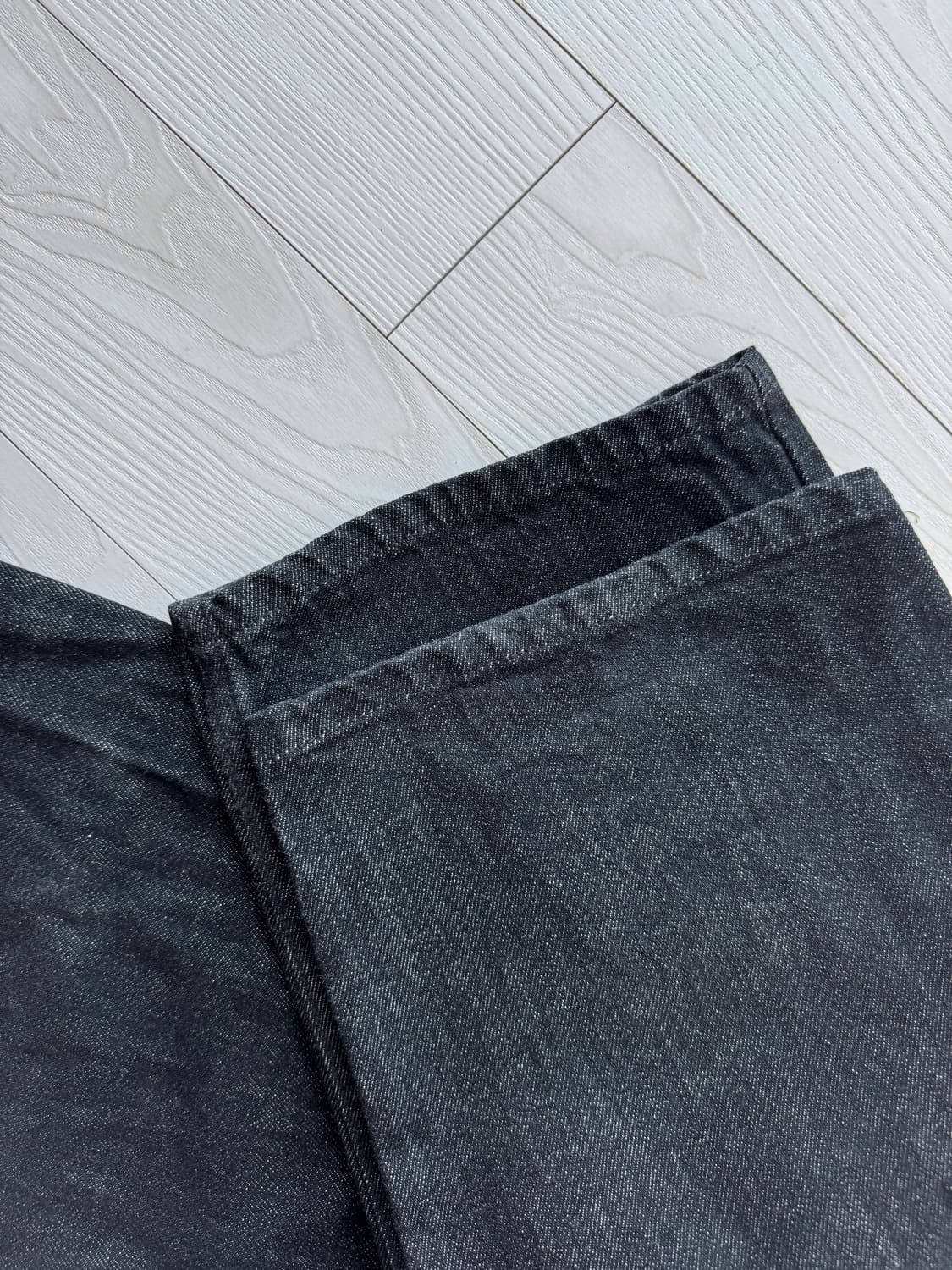 One Tuck Curve Denim Pants_Washed Black 상품이미지2