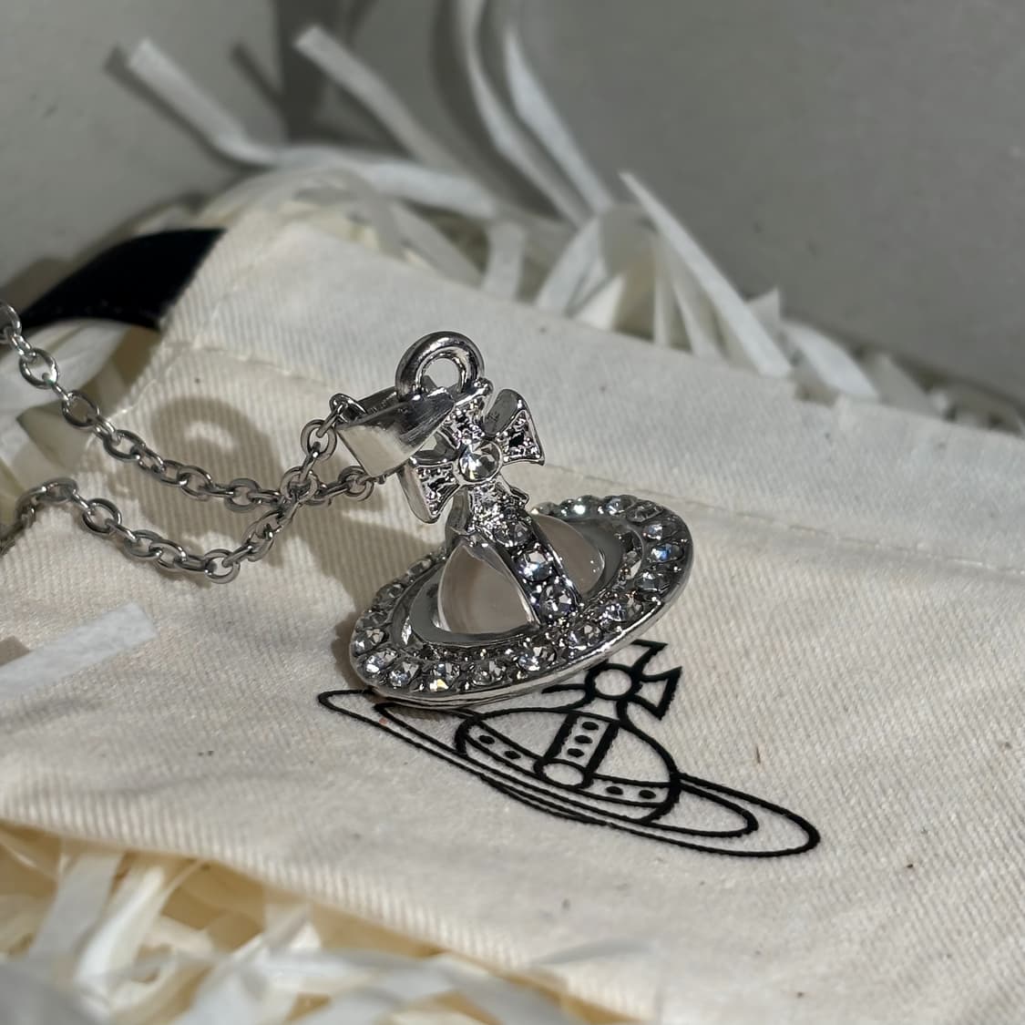 풀박스) 비비안웨스트우드 클리어 오알비 펜던트 목걸이 상품이미지1