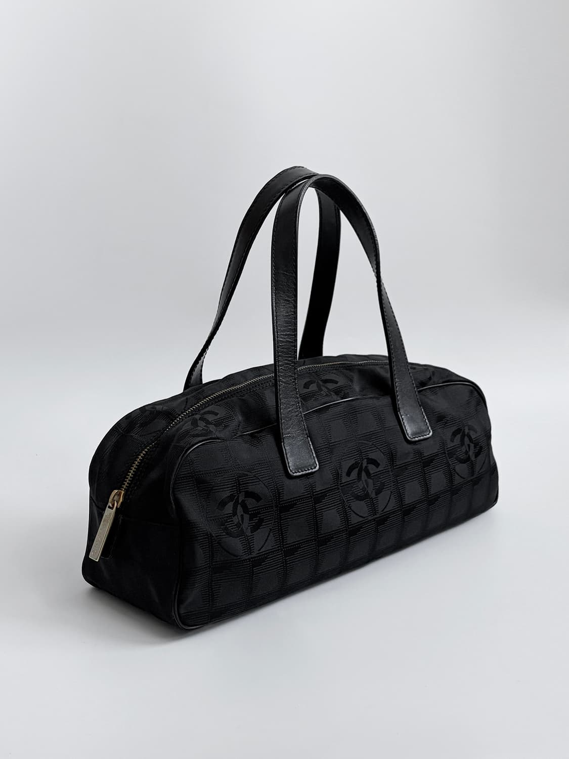 샤넬 뉴트래블라인 바게트 토트백 판매합니다. 상품이미지3