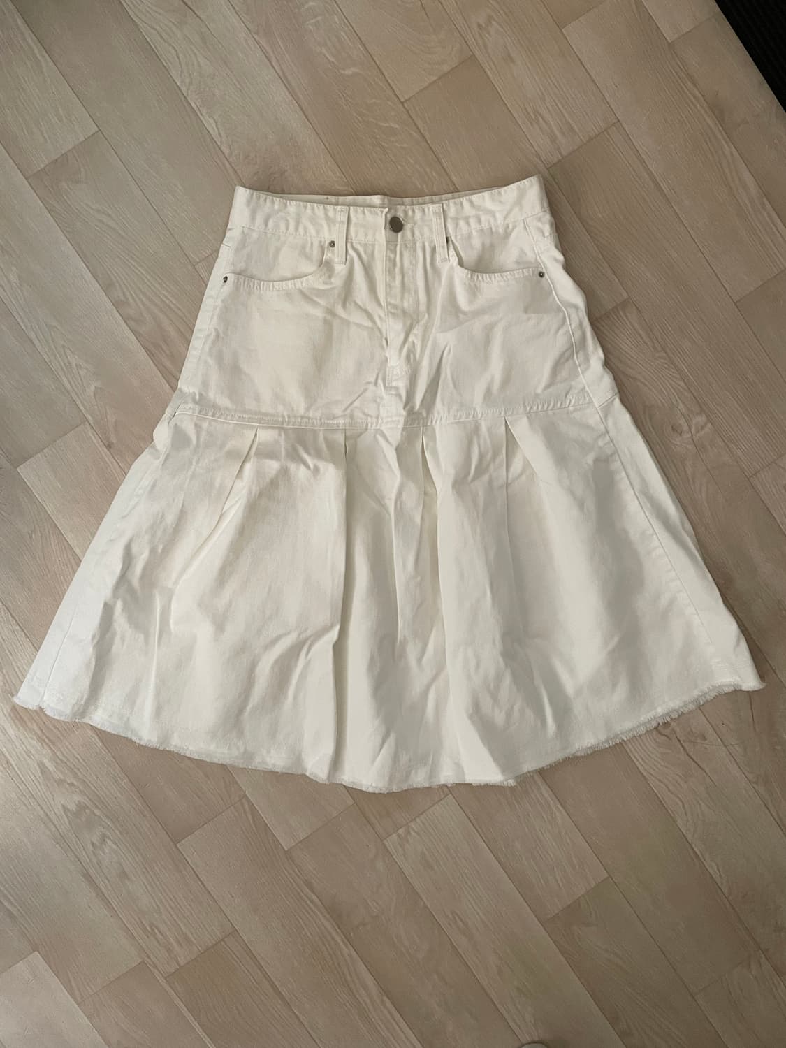 화이트 미디스커트 상품이미지1