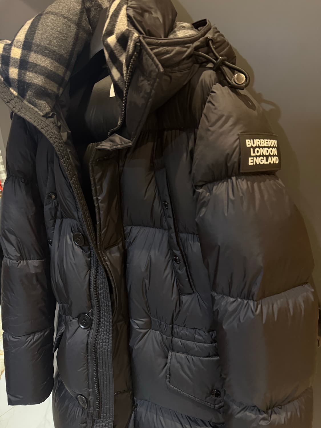 버버리남성블랙패딩  상품이미지3