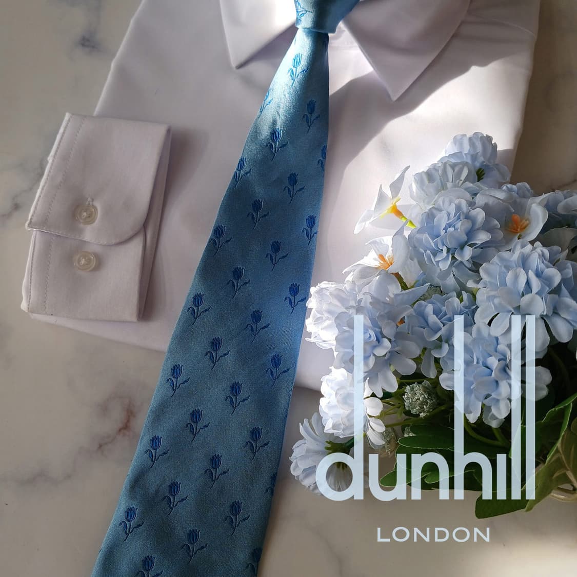 던힐 실크 블루 플라워 자카드 넥타이 9.3cm A등급 A19587
 상품이미지1