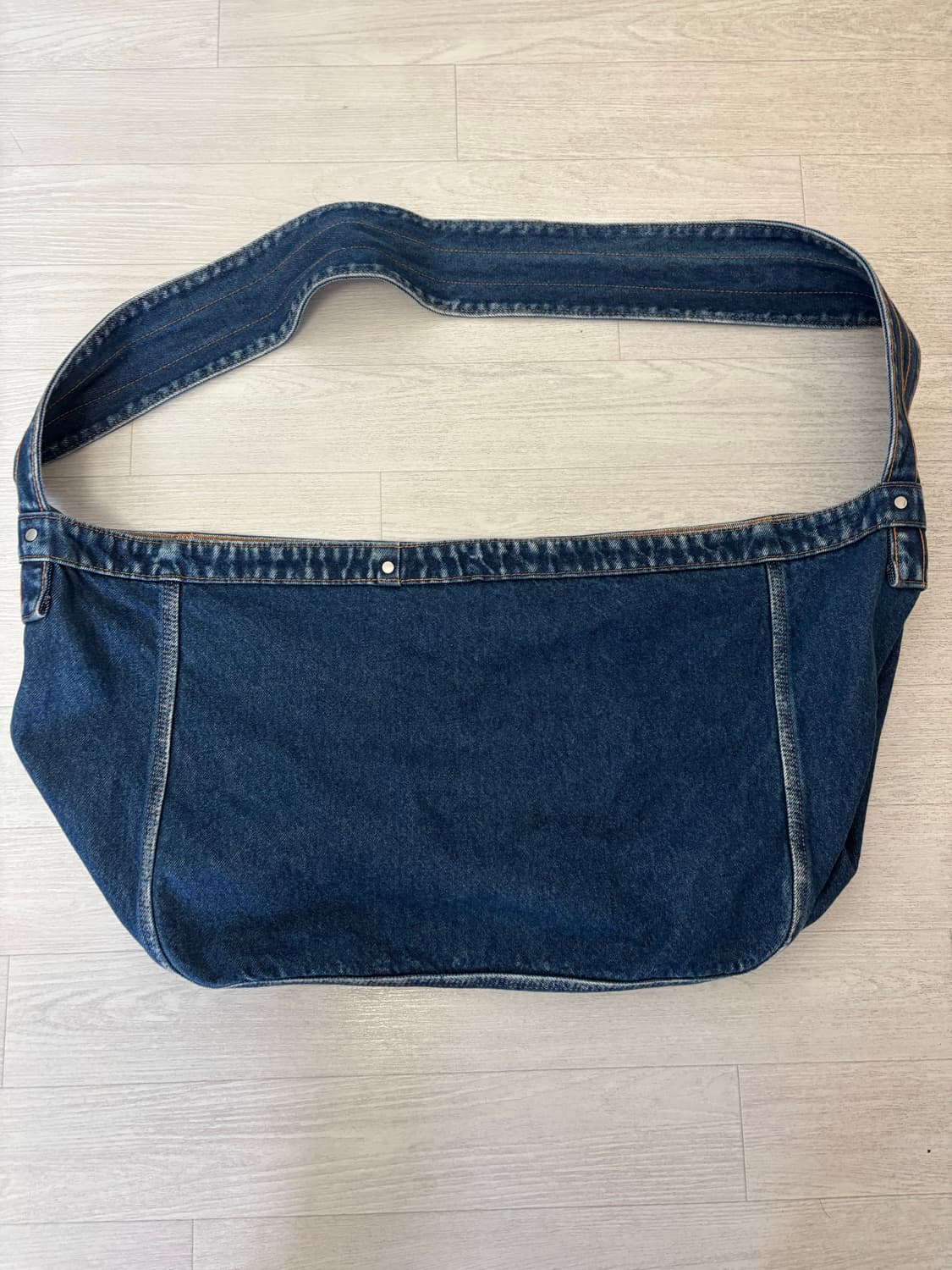 캐피탈 데님 뉴스페이퍼 백 상품이미지2