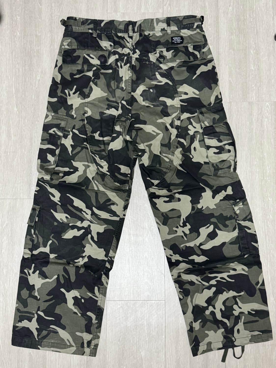 슈프림 카고팬츠 판매합니다! 상품이미지1