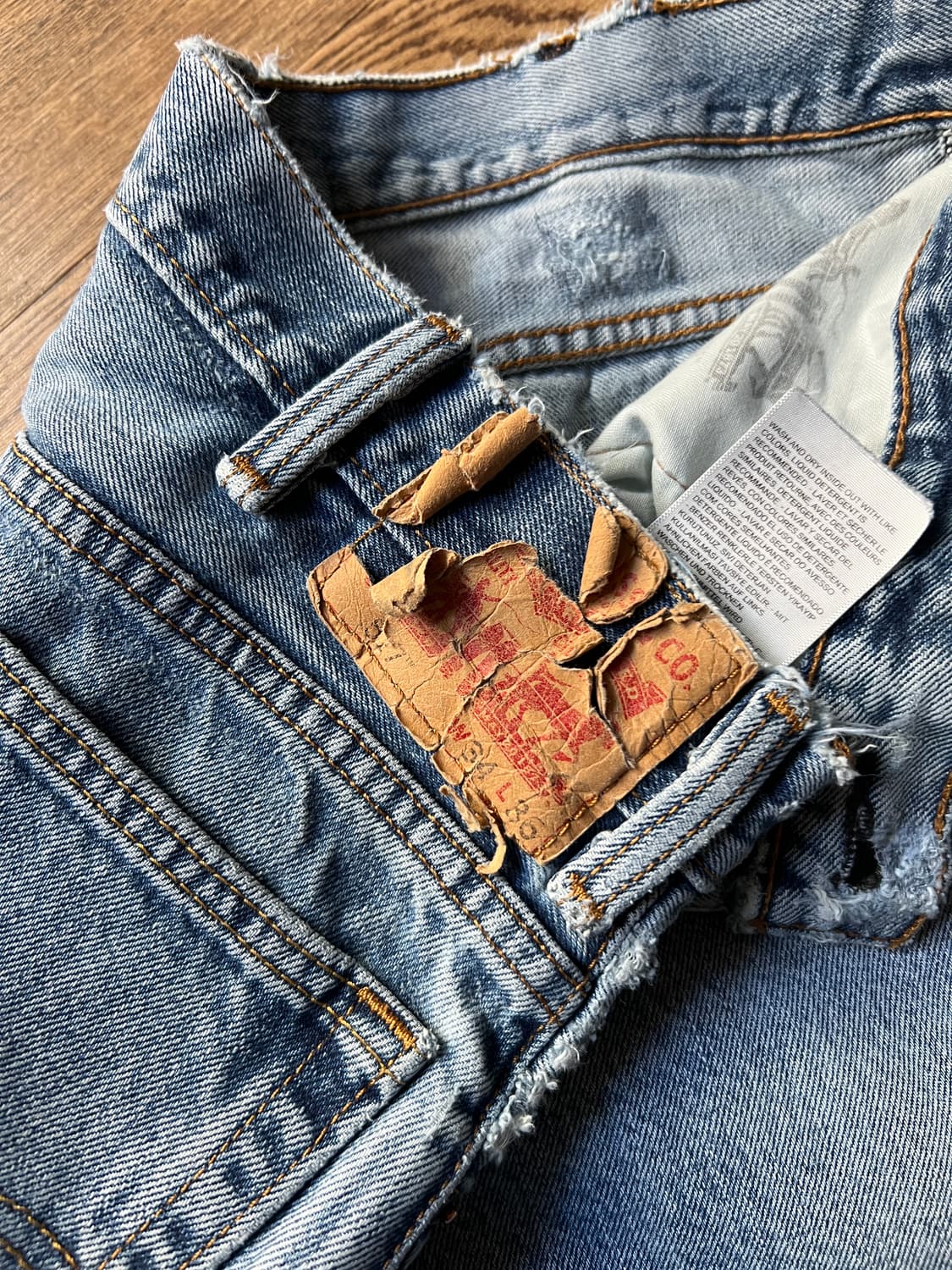 [34]리바이스 517 빈티지 데미지드 워싱 플레어핏 데님 팬츠 상품이미지5