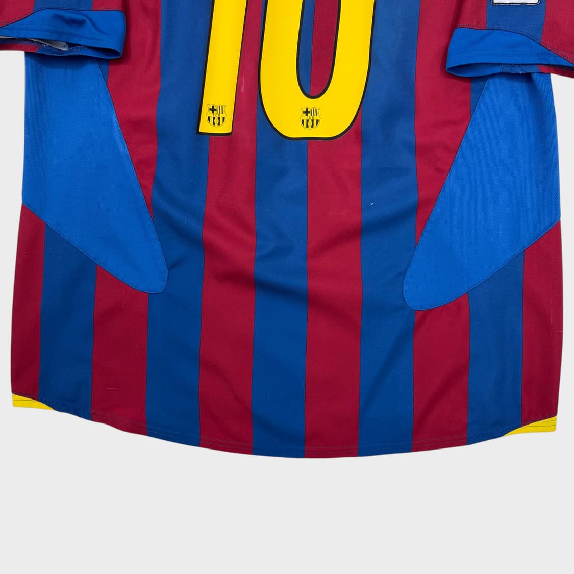 05-06 바르셀로나 홈 No.11 호나우지뉴 상품이미지8