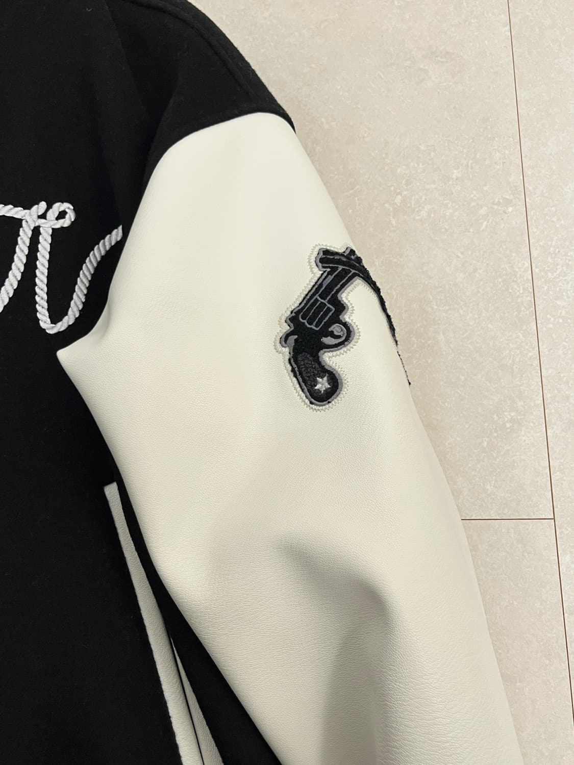 넥스트도어립스 바시티 자켓 상품이미지4