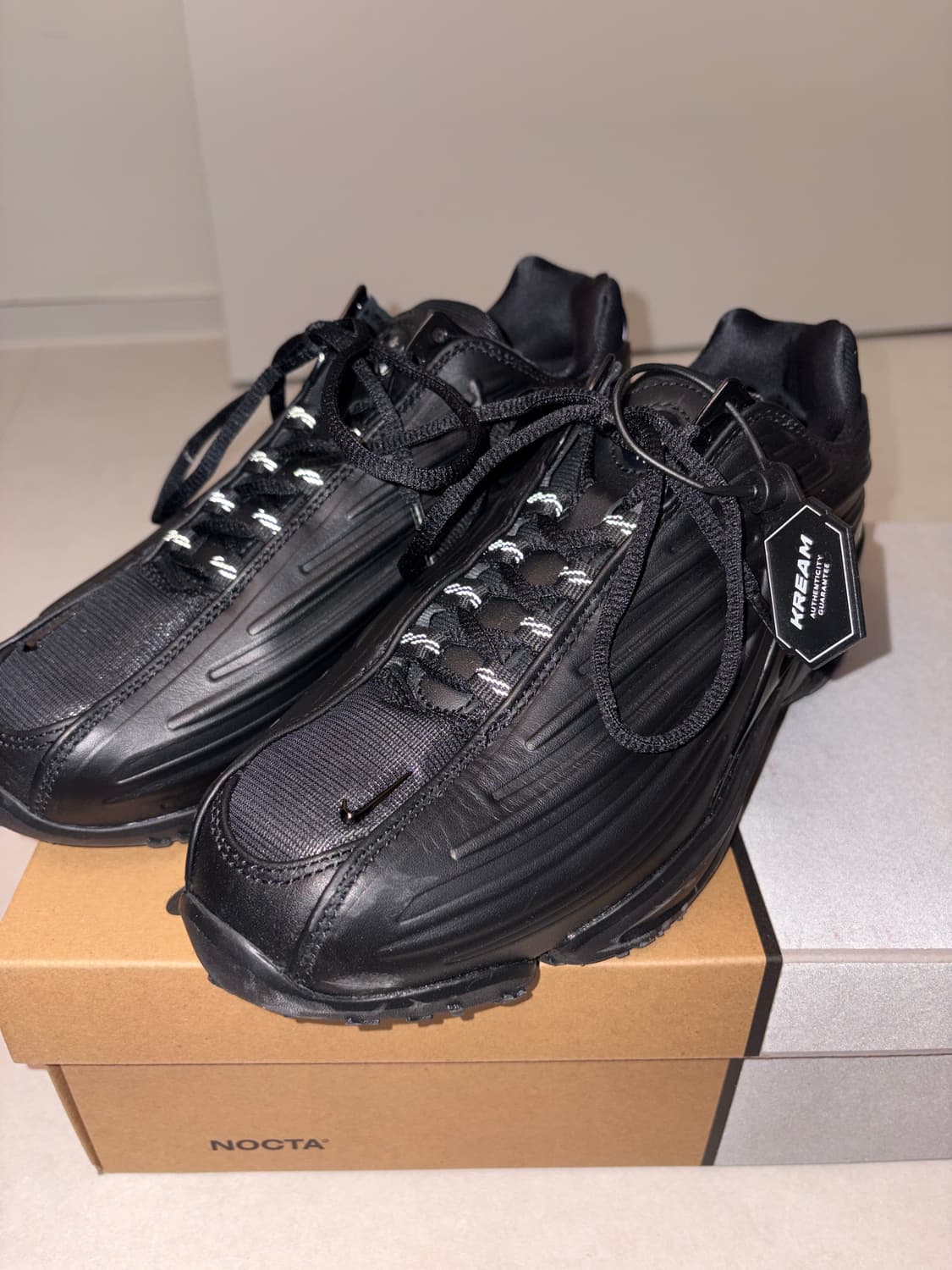 나이키 녹타 핫스텝2 올블랙 260 상품이미지1