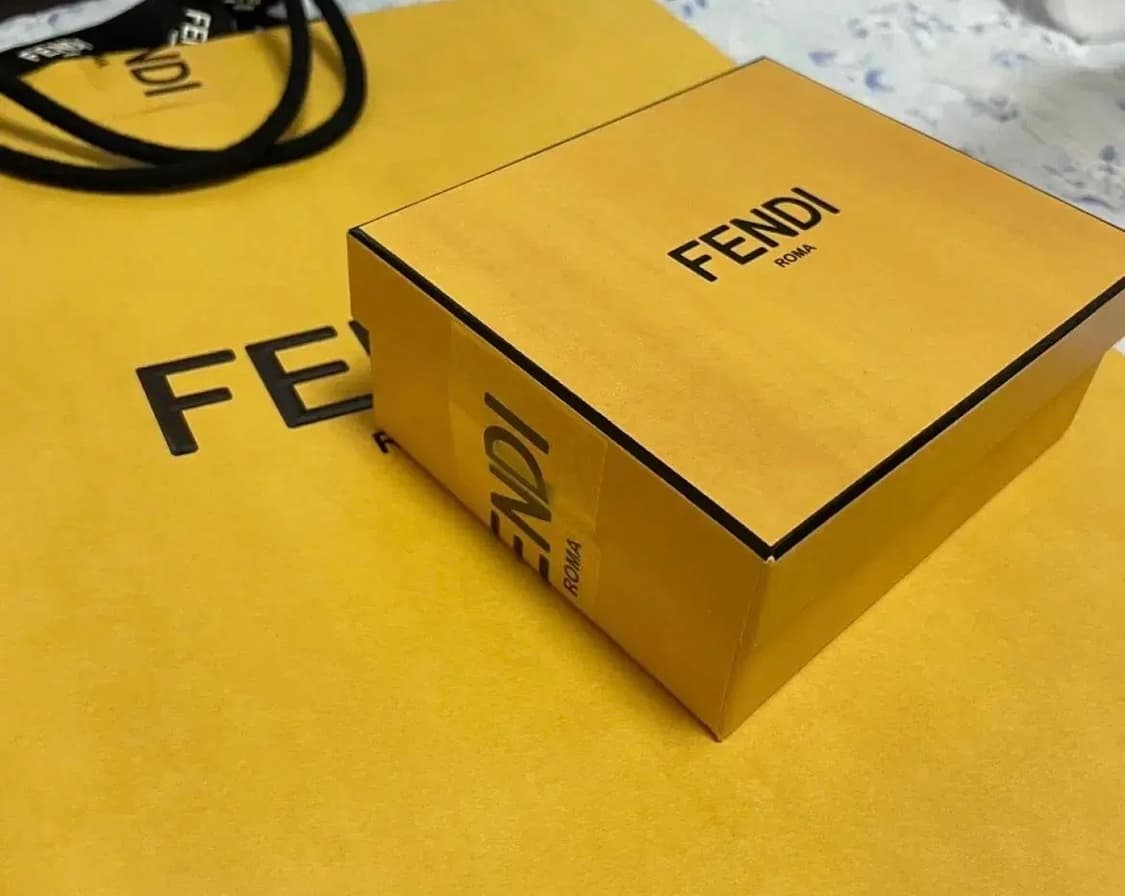 [미개봉 새상품] 펜디 23 FF 나노 바게트 참백 화이트 상품이미지7