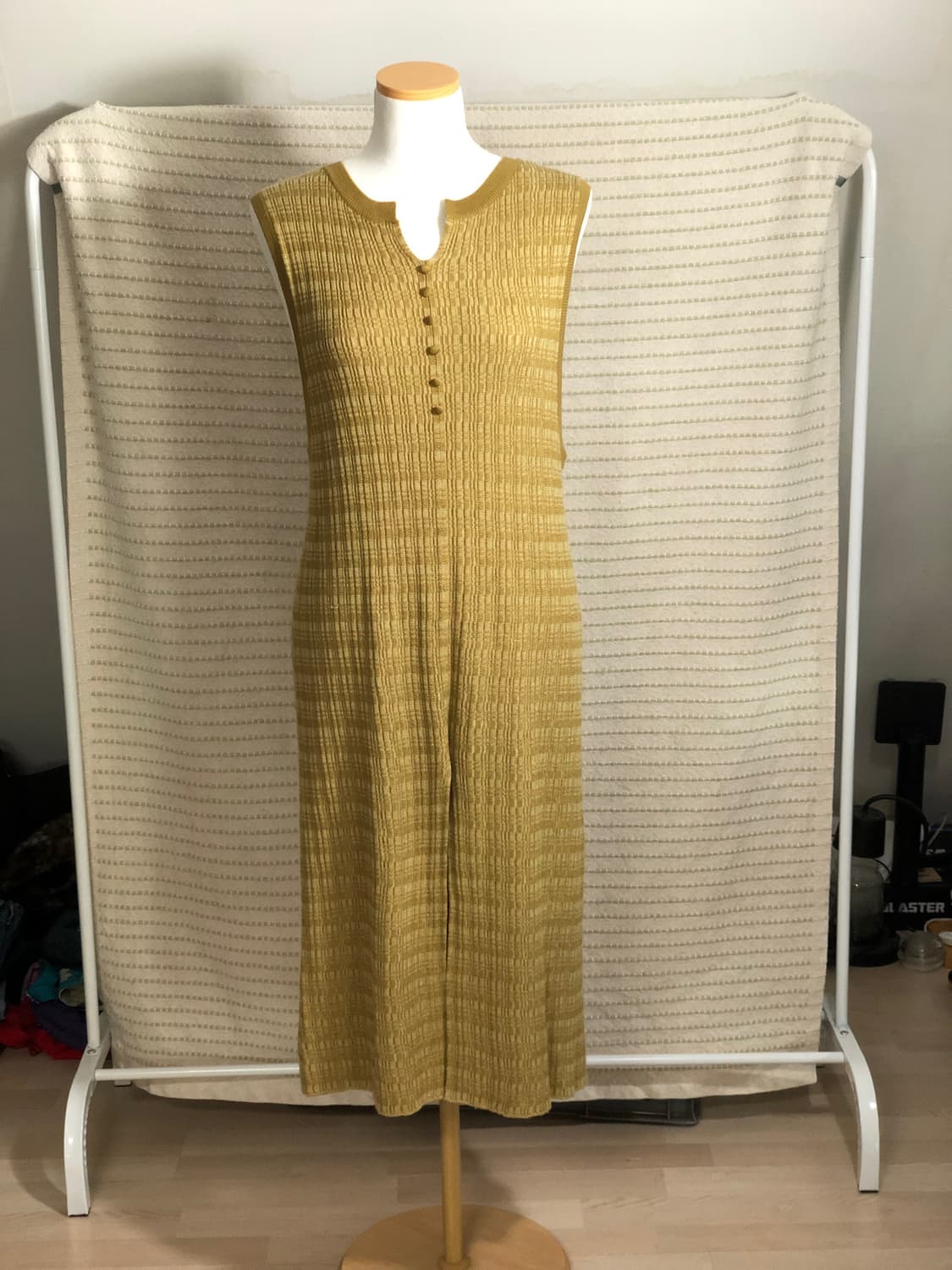 레이 빔즈 울 혼방 민소매 머스터드 니트 스웨터 롱 원피스 상품이미지1