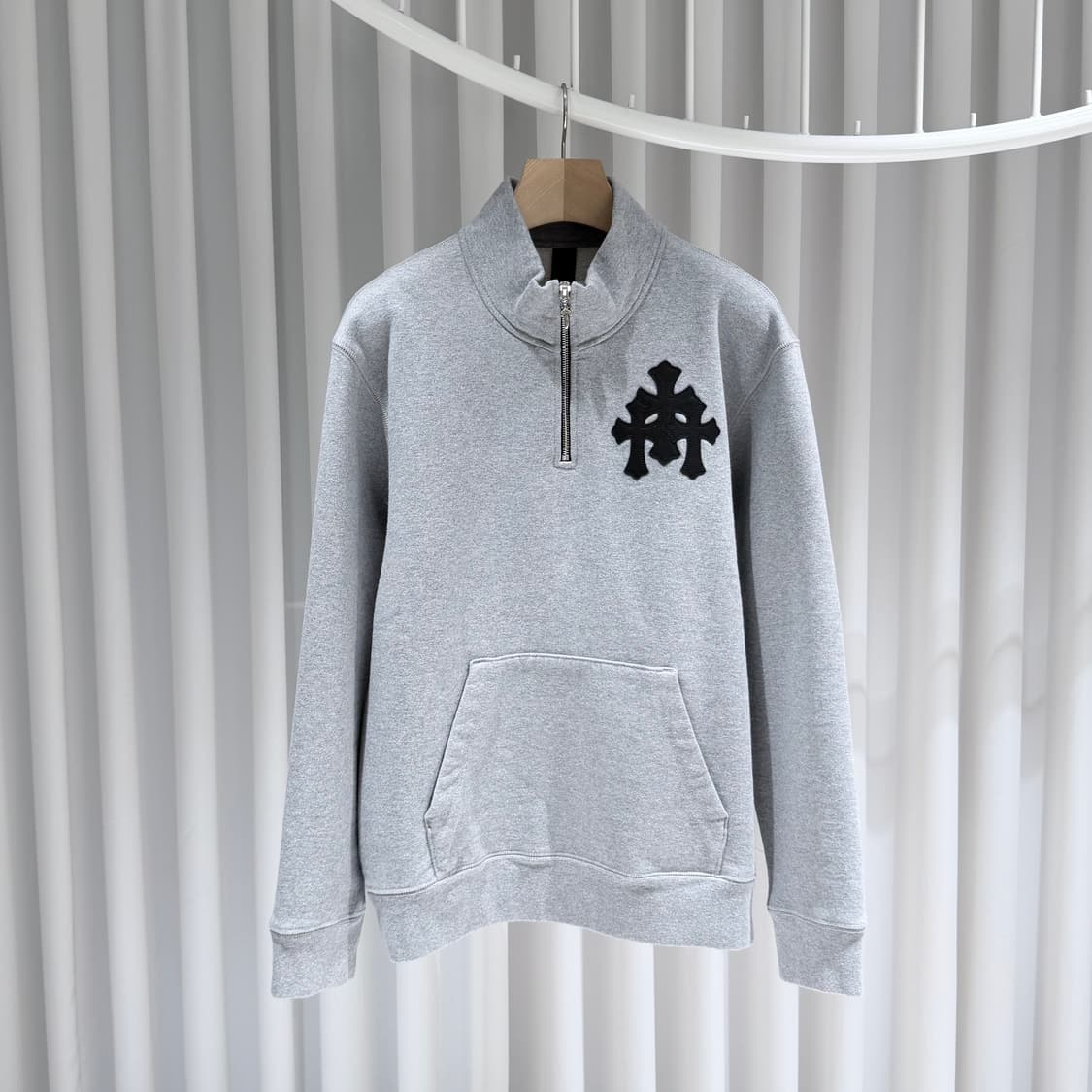 (A+/M) / 크롬하츠 크로스 레더 패치 하프집업 풀오버 그레이 맨투맨 상품이미지1