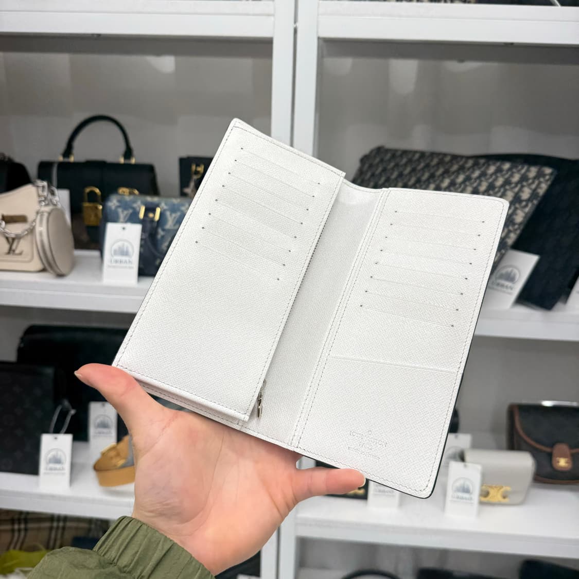 루이비통 화이트 옵틱 장지갑 상품이미지3