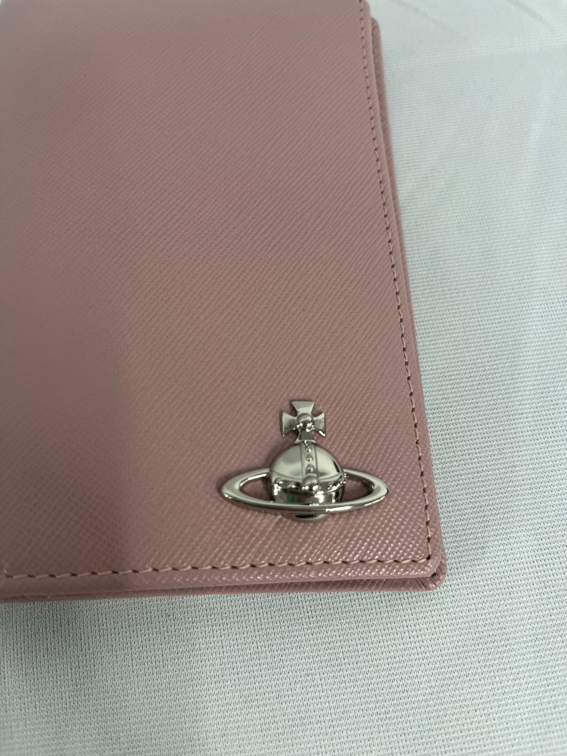 비비안웨스트우드 여권지갑 인디핑크 상품이미지2