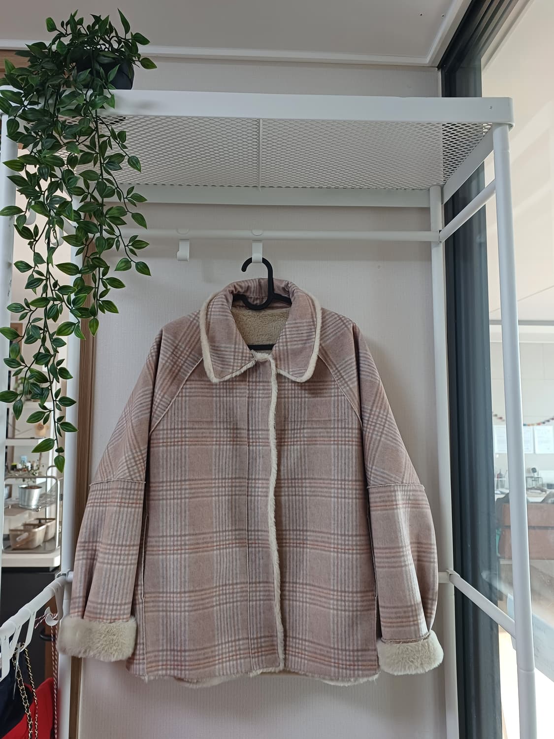 포근한 체크 털자켓 — 겨울 감성 데일리 아우터
 상품이미지1