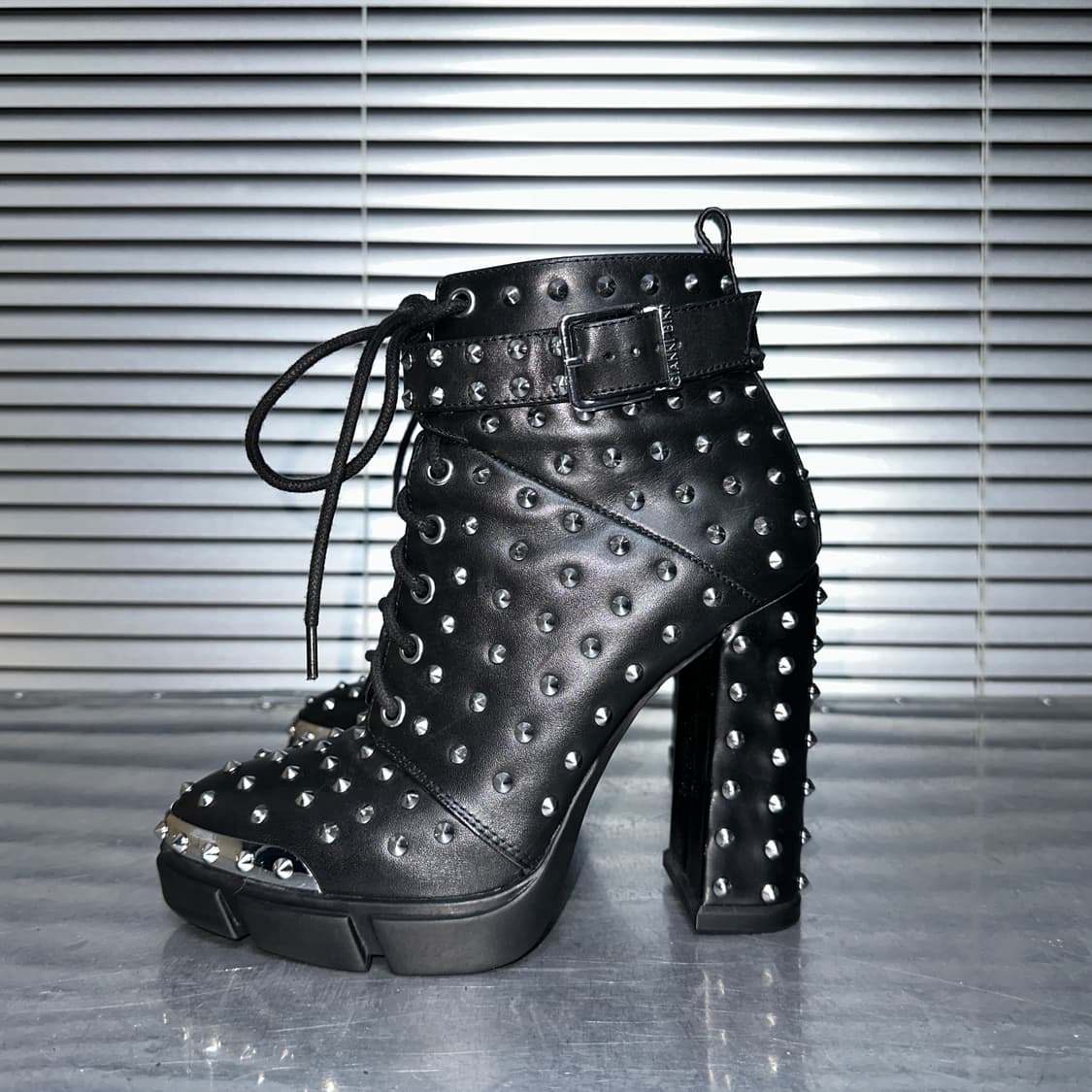 00s 지아니 비니 레더 스파이크 스터드 플랫폼 부츠 상품이미지1
