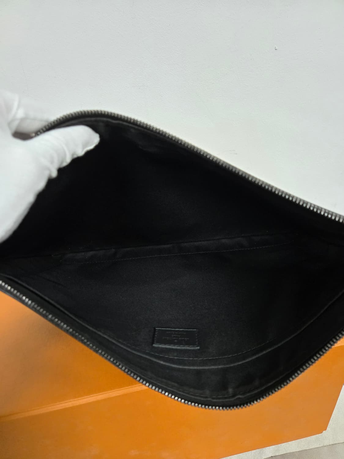 [보증서 정품] 루이비통 포쉐트 쉐도우 클러치백 상품이미지3