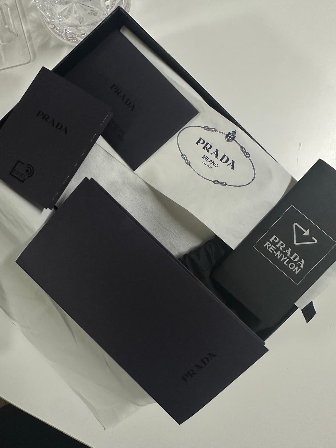 프라다 리나일론 사파이노 레더 스마트폰 케이스 블랙 미니 크로스백 상품이미지2