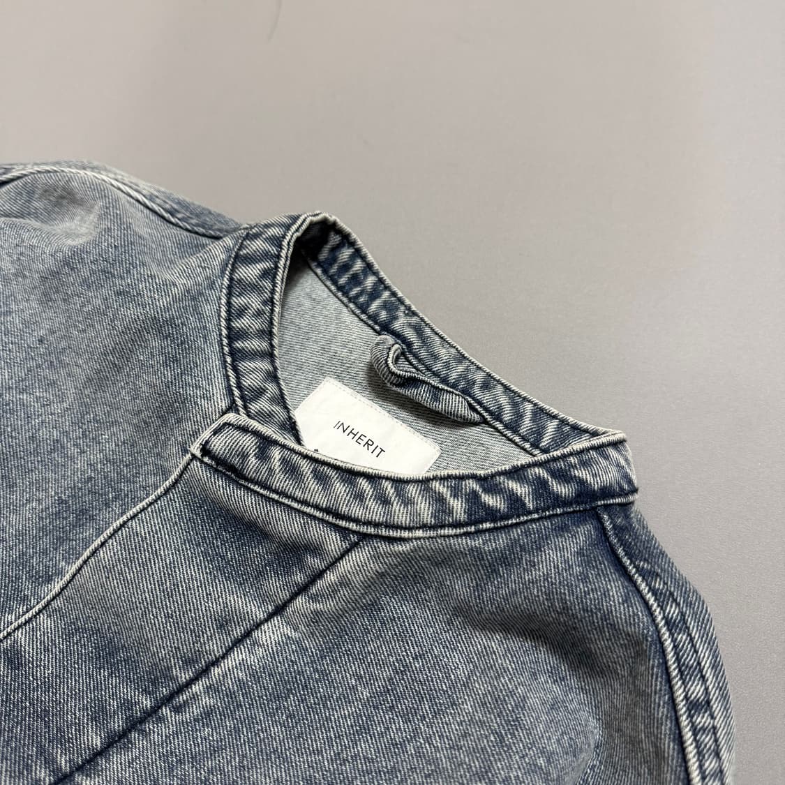  INHERIT 라이트블루컬러 워시드 논칼라 빅실루엣 13oz 데님 자켓 상품이미지3