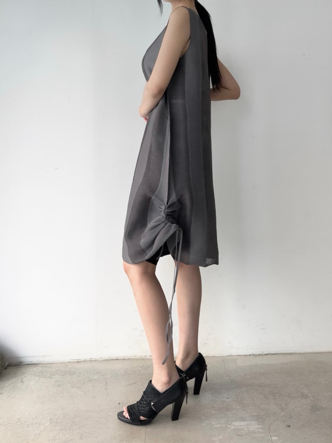 Horizontal panel strap pleats ops & top  상품이미지5
