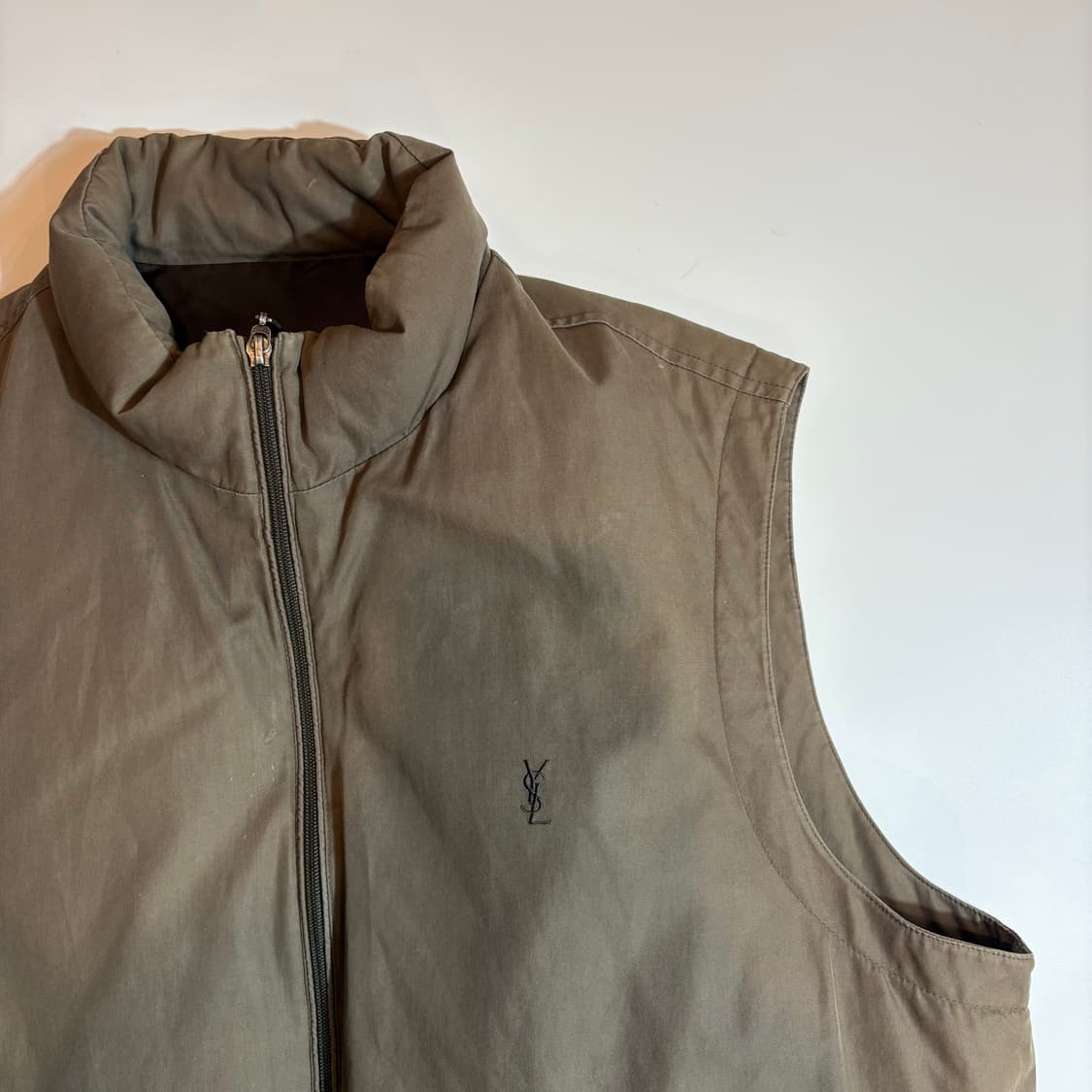 입생로랑 YSL 로고 자수 패딩 베스트 상품이미지3