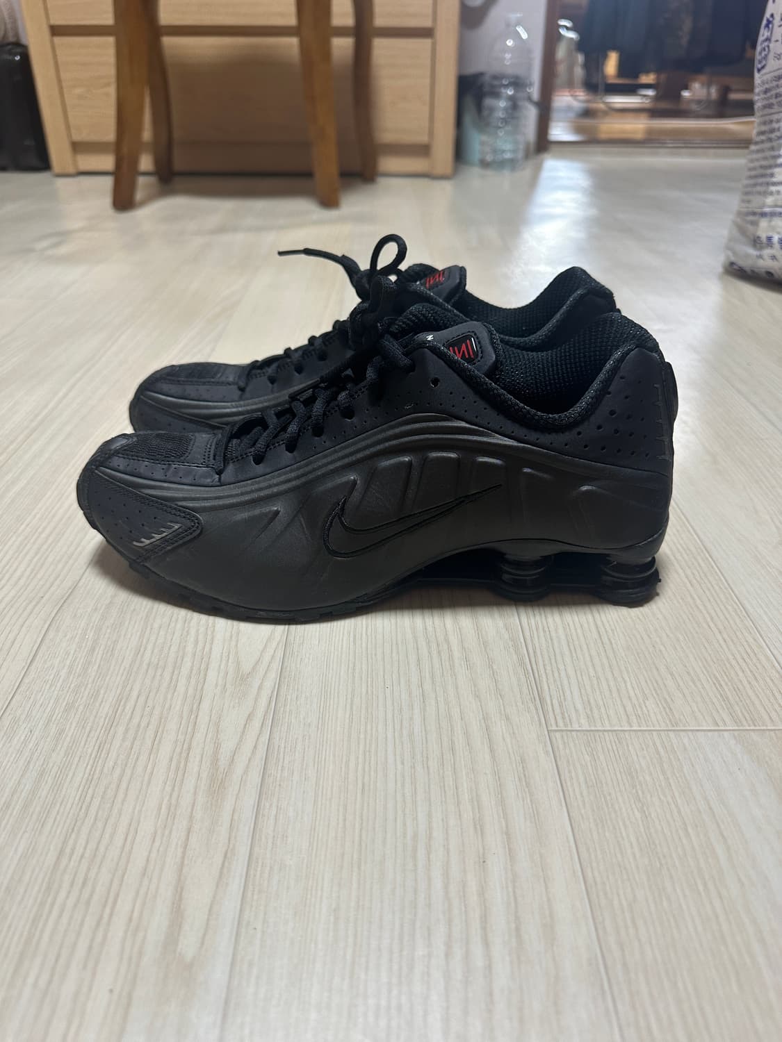 [285] 나이키 샥스 R4 블랙 상품이미지1