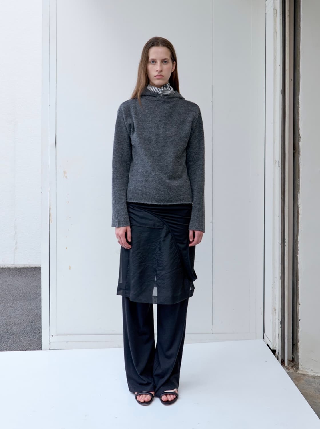 파이카 HAIRY HOODED KNIT TOP (charcoal) 상품이미지4