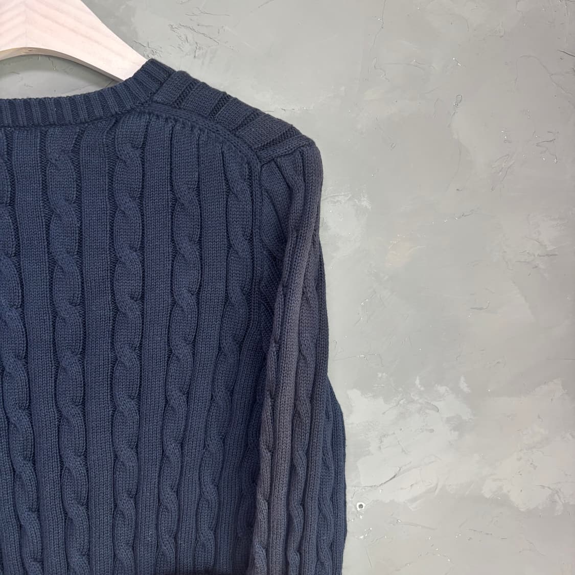 폴로 랄프로렌 꽈배기 브이넥 니트 네이비 상품이미지4