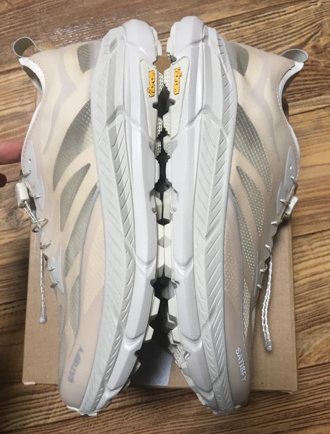 호카 새티스파이 마파테스피드4 라이트 본 판매합니다 상품이미지6